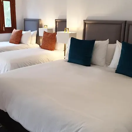 La Roca Rara - 8 Bedroom