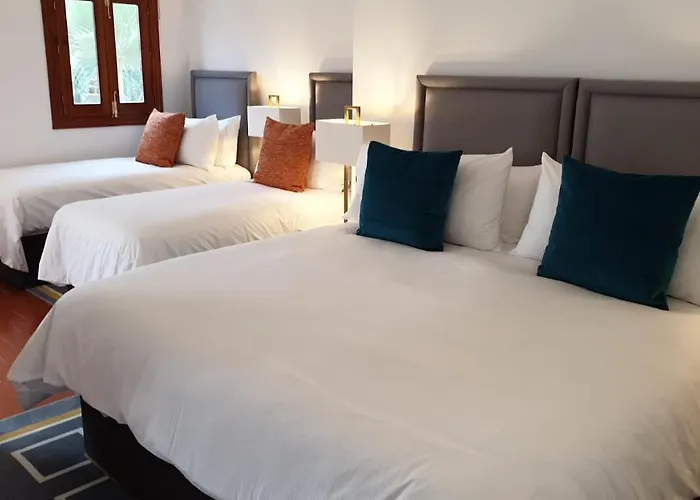 La Roca Rara - 8 Bedroom