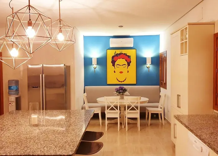 Villa La Roca Rara - 8 Bedroom Nerja